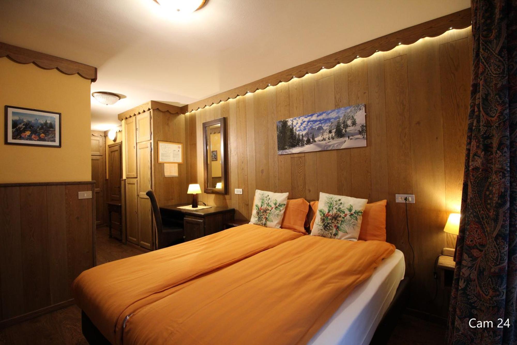 Hotel Meynet Бройл-Червиня Екстериор снимка