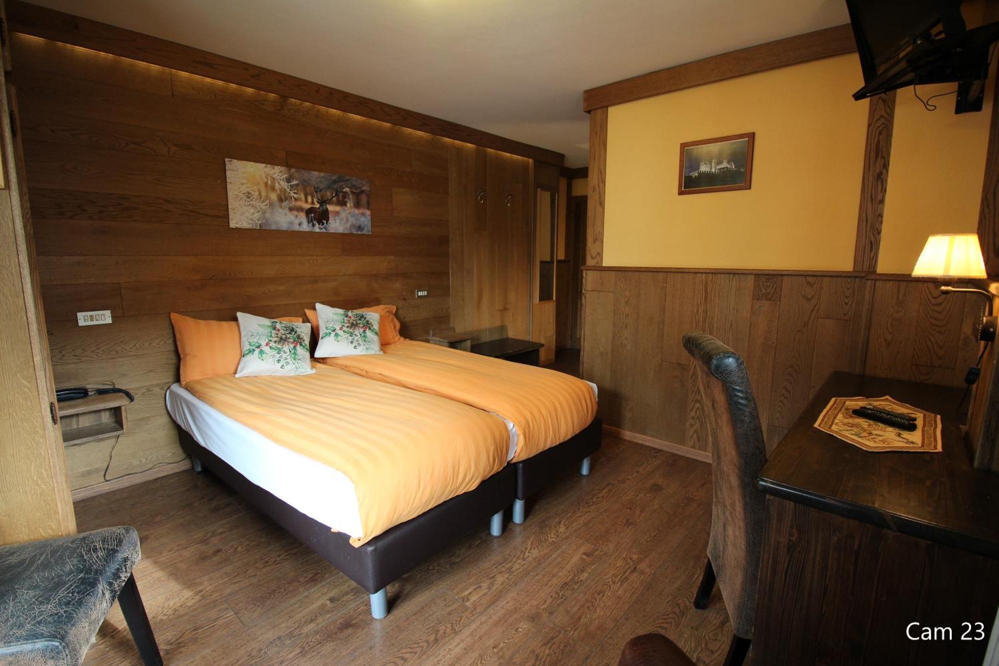 Hotel Meynet Бройл-Червиня Екстериор снимка